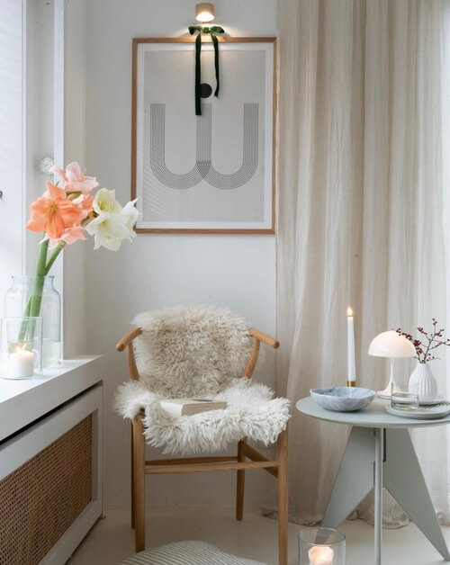 a small table for small apartment decorating ideas