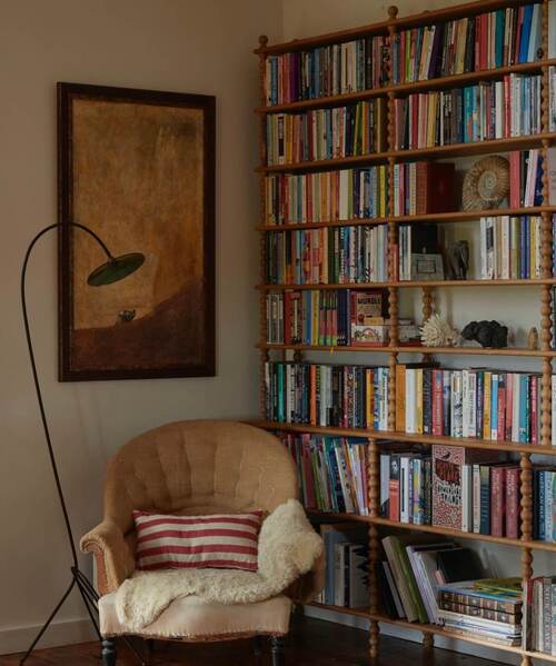 vintage decor books ideas with a vintage bookshelf