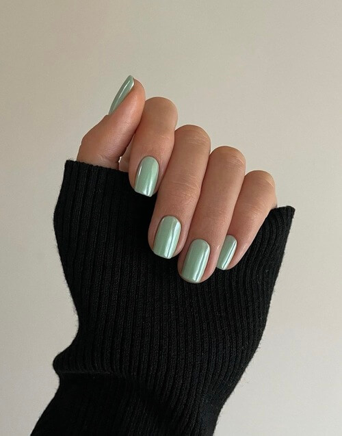 Luxurious shimmering mint nails