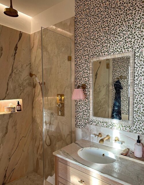 small bathroom decor ideas on a budget with wallpaper